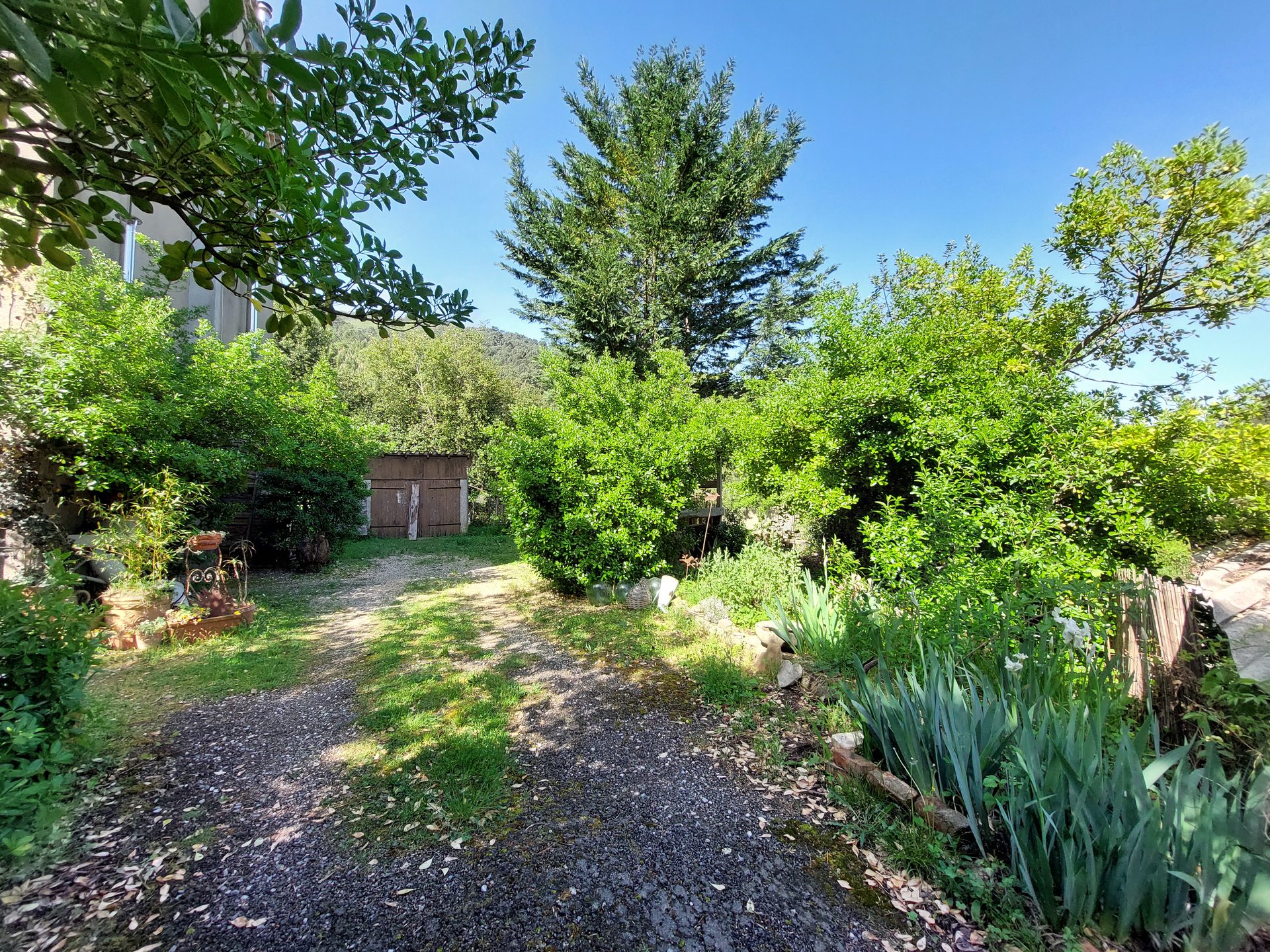 Jardin — chemin et accès